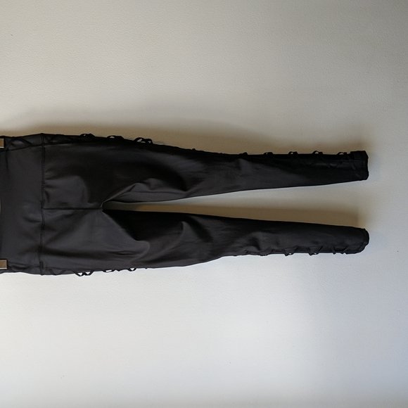 Victoria's secret criss cross leggings - Picture 4 of 5